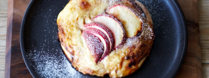 Apple and almond rustic puffs