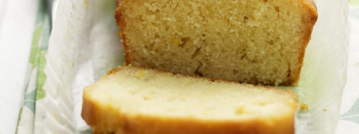 Lemon drizzle cake