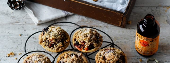 Apple and cranberry crumble mince pies
