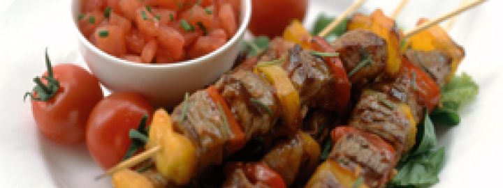 Lamb and pepper kebabs with salsa