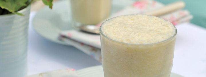 Banana malt smoothie