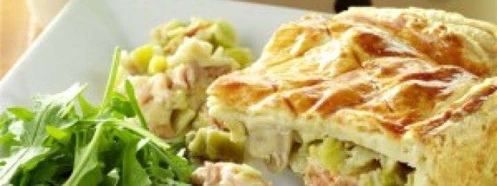 Salmon, mushroom and leek pie