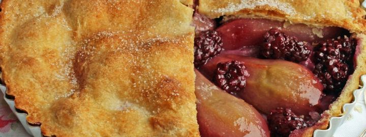 Calorie conscious pear and blackberry pie