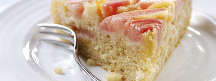 Rhubarb and ginger cake