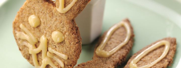 Easter bunny biscuits with vanilla