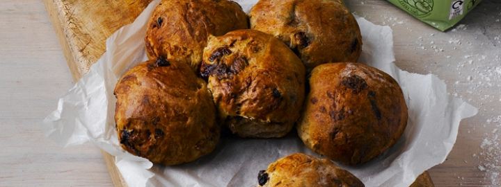 Lincolnshire plum tear and share bread