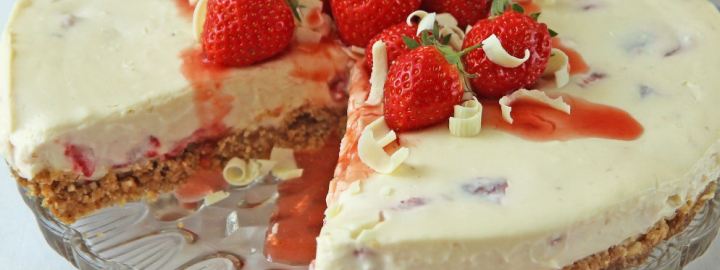 White chocolate and strawberry cheesecake