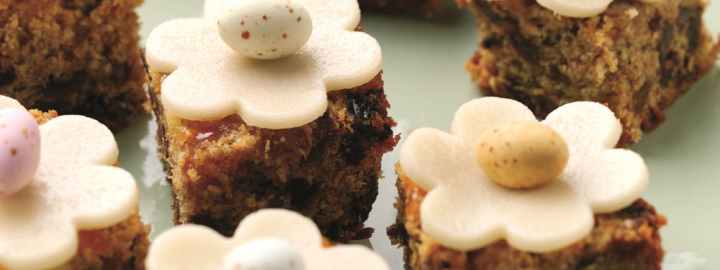 Mini simnel cakes