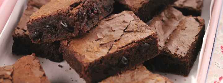 Ginger and sour cherry brownies