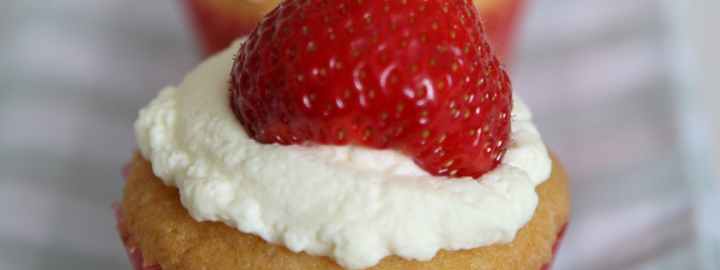 Strawberries and cream cupcakes