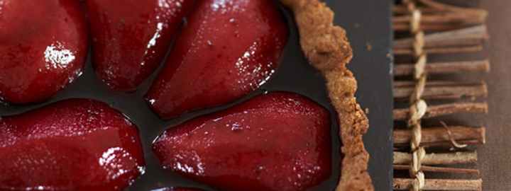 Pear and red wine tart with cinnamon pastry