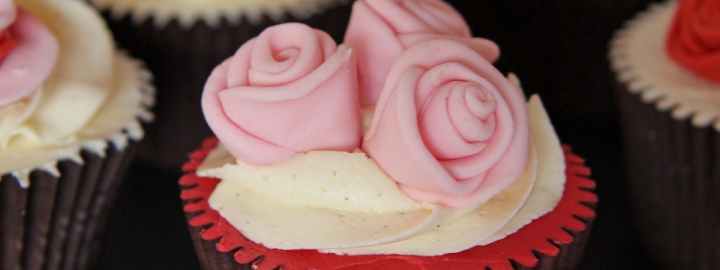 Ribbon rose cupcakes