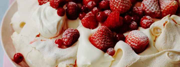 Strawberry pavlova