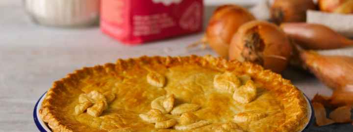 Cheshire cheese and onion pie