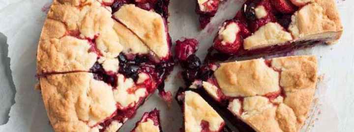 Rhubarb, blueberry and strawberry shortcake pie