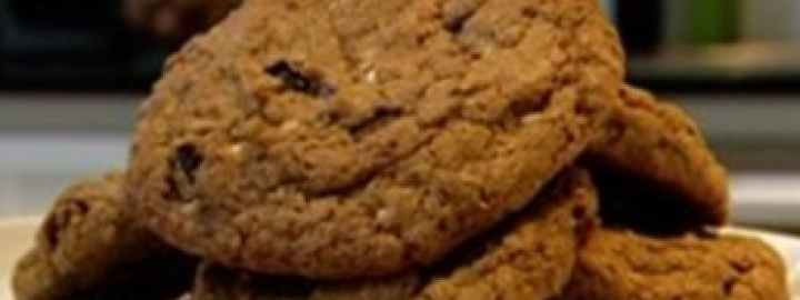 Oat and raisin cookies