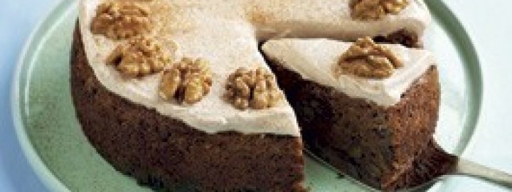 Spiced apple sauce cake | Eggcellentrecipes.com