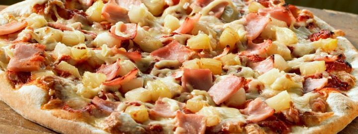 Hawaiian pizza |  Eggcellentrecipes.com