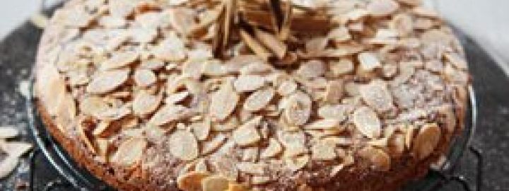 Almond and cinnamon cake | Eggcellentrecipes.com
