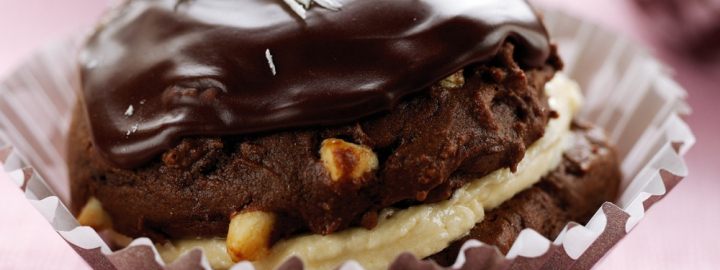 Chocolate whoopie pies | Eggcellentrecipes.com