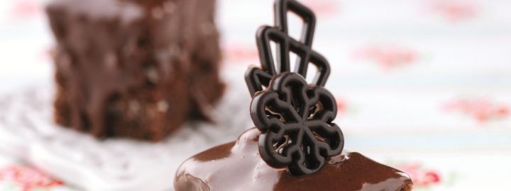 Chocolate macademia fancies | Eggcellentrecipes.com