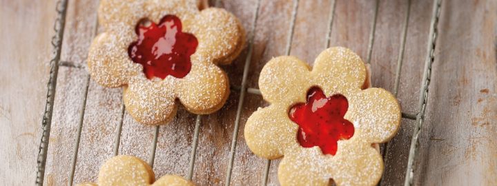 Jammy biscuits | Eggcellentrecipes.com