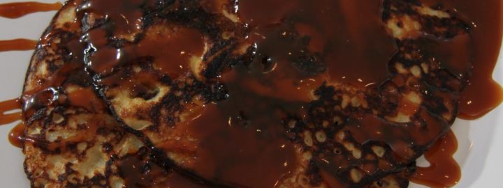 Pancakes with apple and salted caramel sauce | Eggcellentrecipes.com