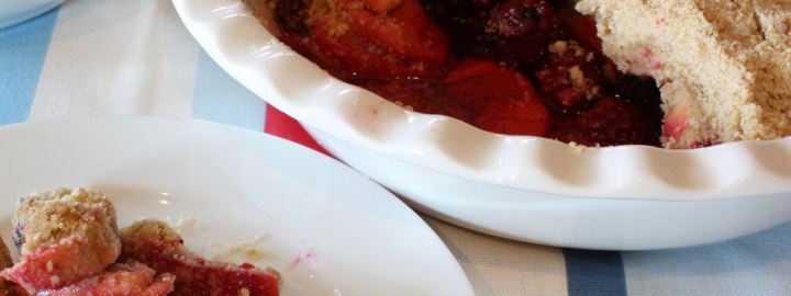 Apple and blackberry crumble | Eggcellentrecipes.com