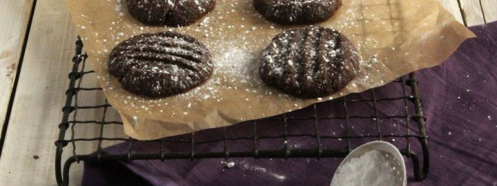 Wholemeal chocolate thins | Eggcellentrecipes.com