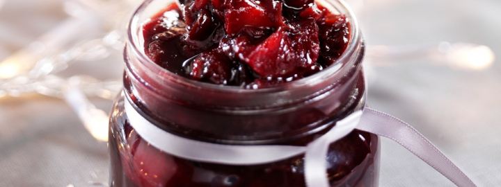 Plum, cranberry and chilli chutney | Eggcellentrecipes.com