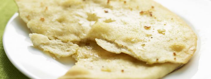Garlic pizza bread |  Eggcellentrecipes.com