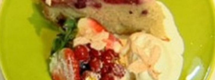 Upside down berry pudding | Eggcellentrecipes.com