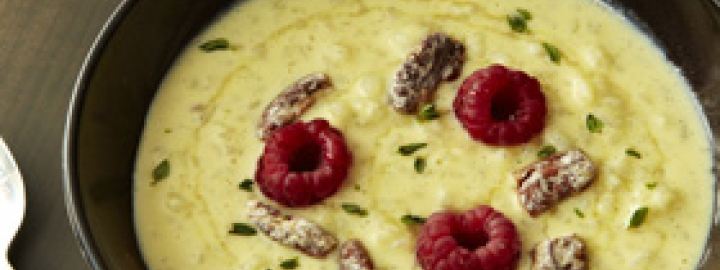 Vanilla rice pudding with raspberries and thyme | Eggcellentrecipes.com