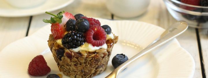Granola breakfast cups | Eggcellentrecipes.com