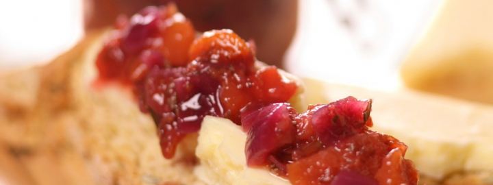 Hot tomato chutney | Eggcellentrecipes.com