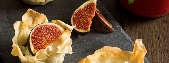 Fig, goats cheese and onion tartlets | Eggcellentrecipes.com