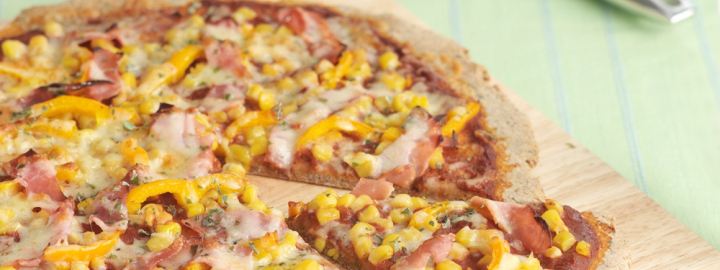 Ham and sweetcorn wholemeal pizza | Eggcellentrecipes.com