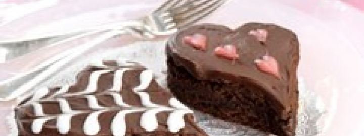 Brownie hearts with Rolos | Eggcellentrecipes.com