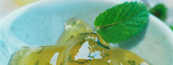 Quick apple and mint jelly | Eggcellentrecipes.com