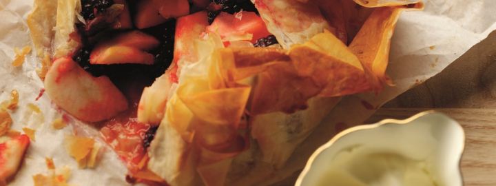 Calorie conscious apple and blackberry filo pie. | Eggcellentrecipes.com