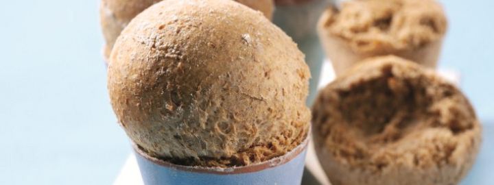 Molasses bread rolls | Eggcellentrecipes.com