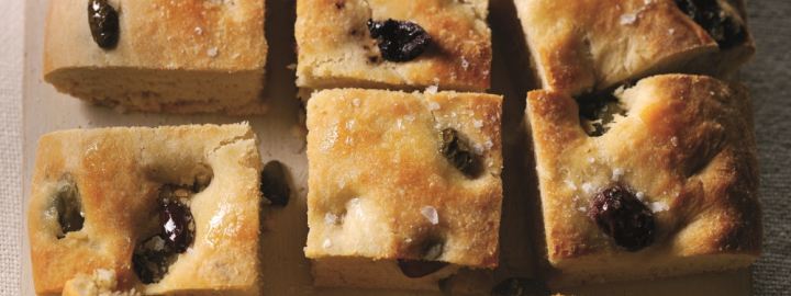 Olive focaccia | Eggcellentrecipes.com