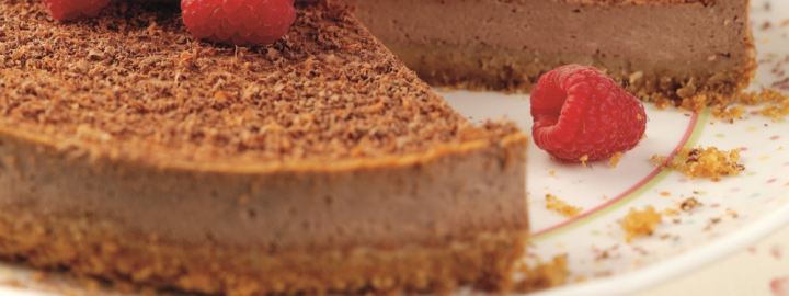 Calorie conscious baked chocolate cheesecake | Eggcellentrecipes.com