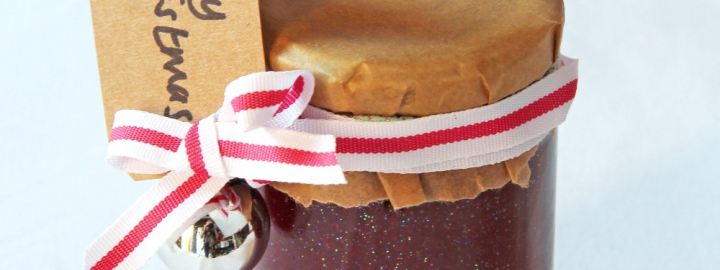 Glitter strawberry jam with champagne | Eggcellentrecipes.com