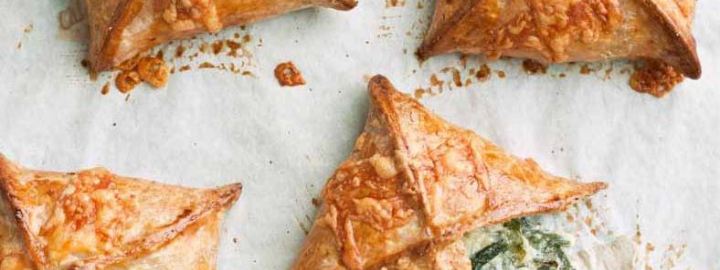 Wholemeal spinach, feta and potato pies | Eggcellentrecipes.com