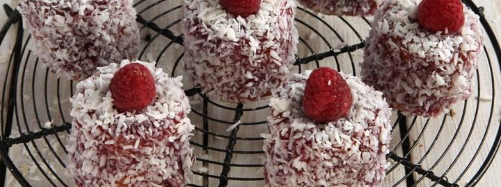 English coconut madeleines | Eggcellentrecipes.com