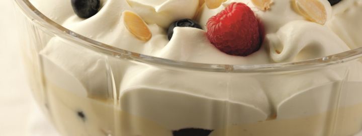 Traditional fruit trifle | Eggcellentrecipes.com
