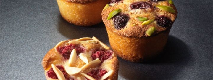 Almond and fruit cakes | Eggcellentrecipes.com