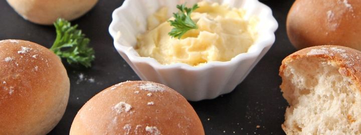 Garlic dough balls | Eggcellentrecipes.com