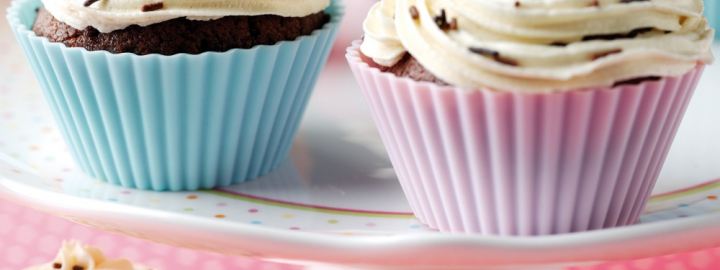 Chocolate and vanilla cupcake | Eggcellentrecipes.com